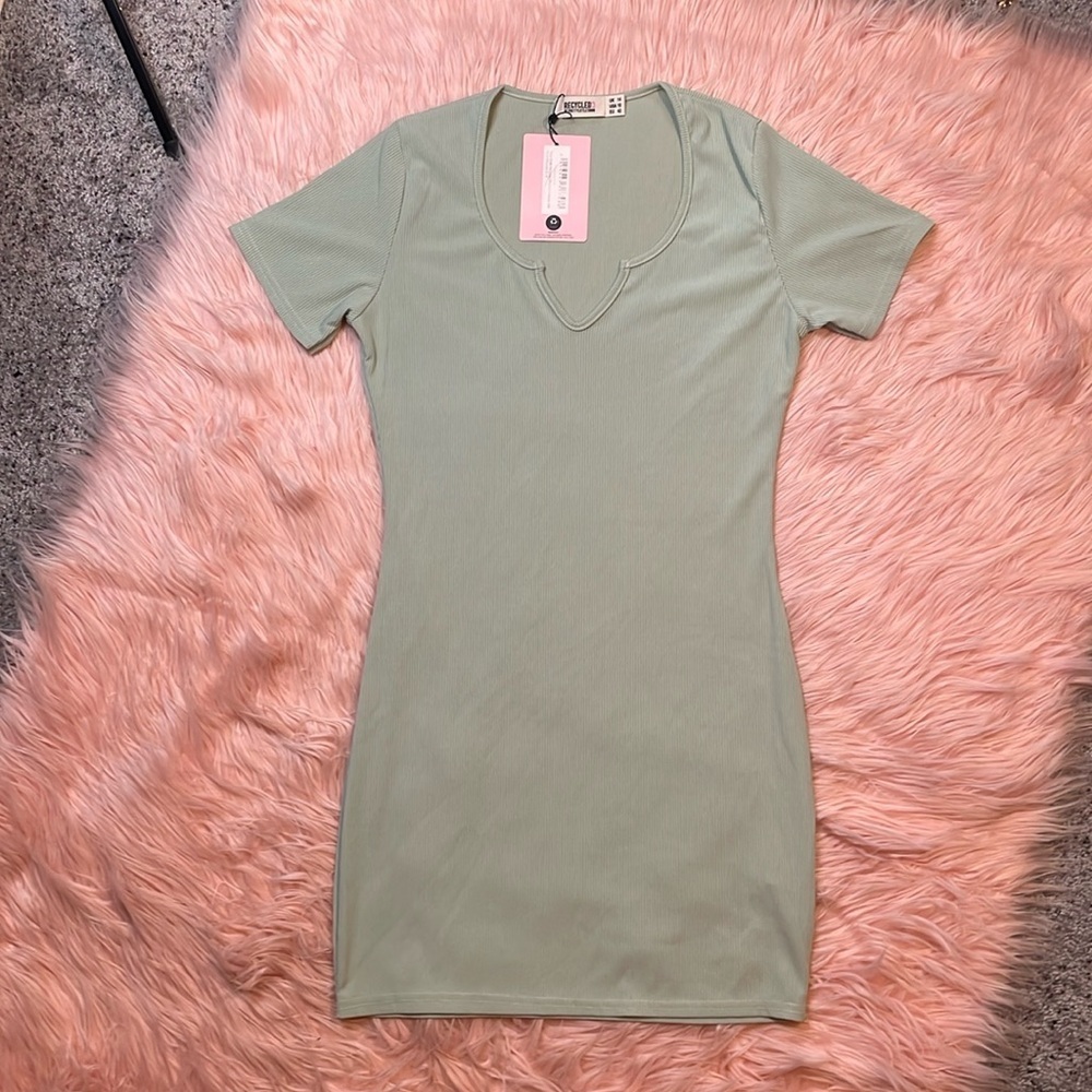 Recycled By‎ Pretty Little Thing Bodycon Short Sleeve Mini Split Neck Dress
